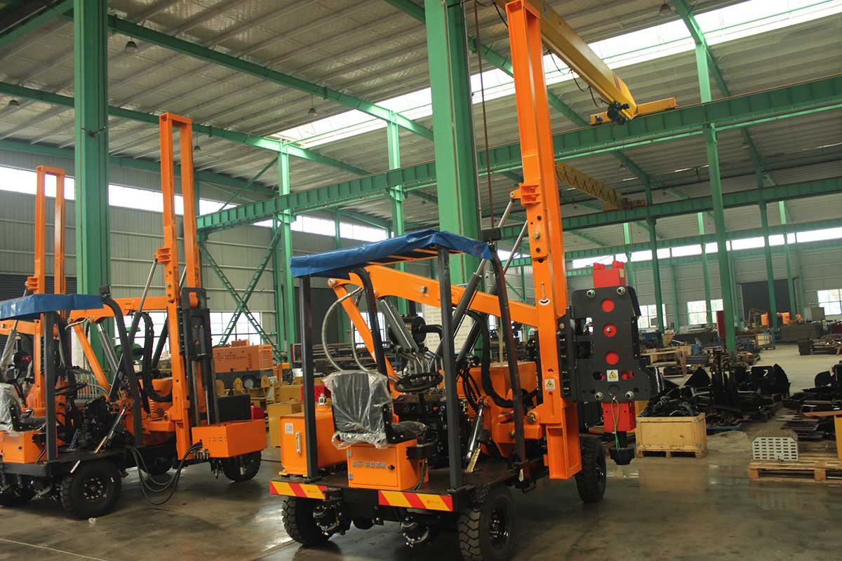 Korkuluk Kazık Sürücüsü PH390T