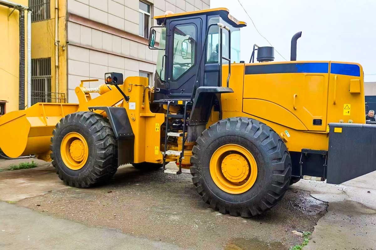 Máy xúc lật P670