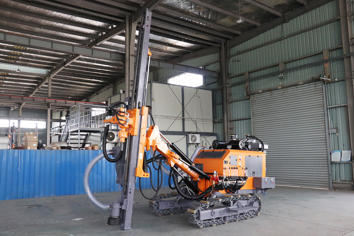 Crawler open pit drilling rig PH530