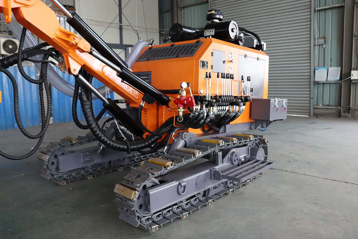 Crawler open pit drilling rig PH530