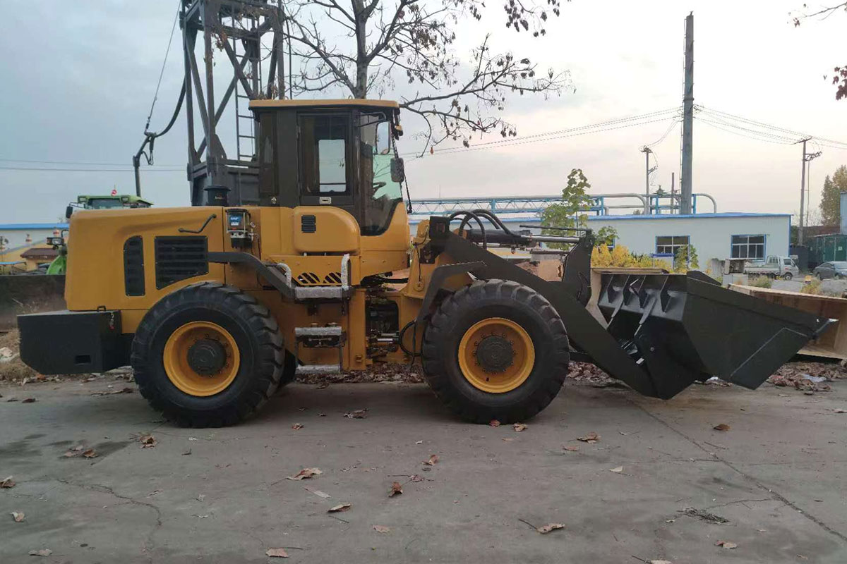 Máy xúc lật P938