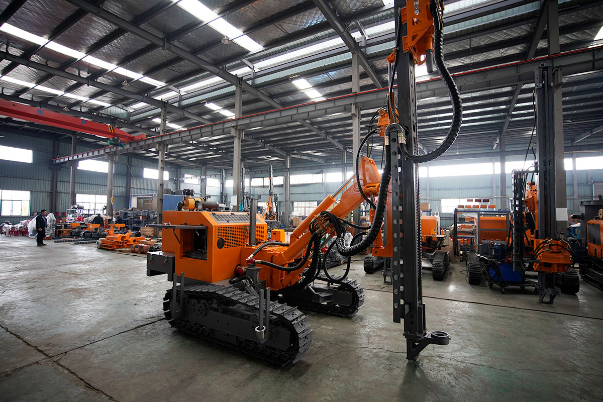 Crawler open pit drilling rig PH530