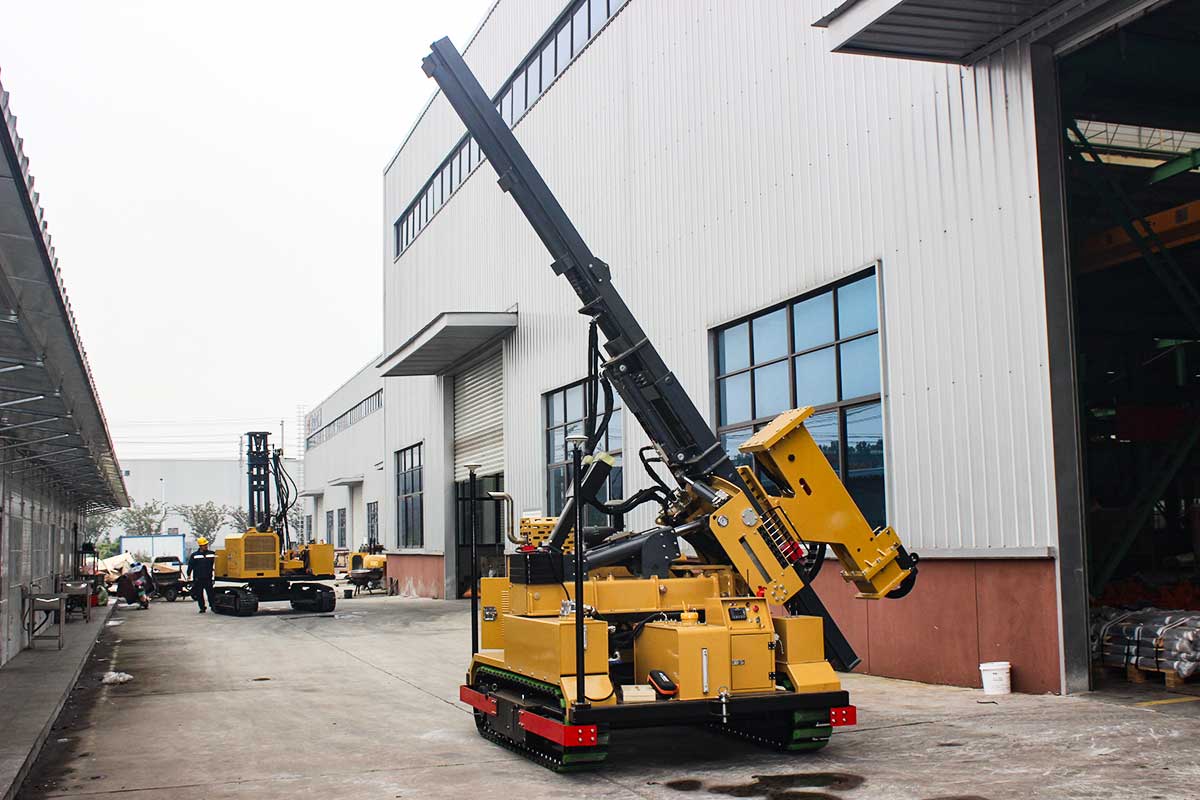 Hincador de pilotes solar inteligente sobre orugas PH650