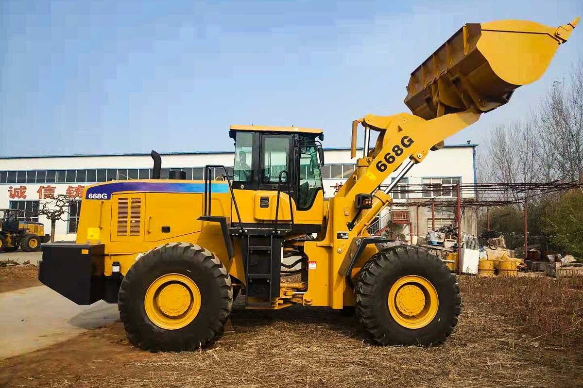 Колесный погрузчик P668